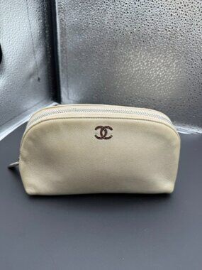 ***CHANEL*** MAKE UP POUCH